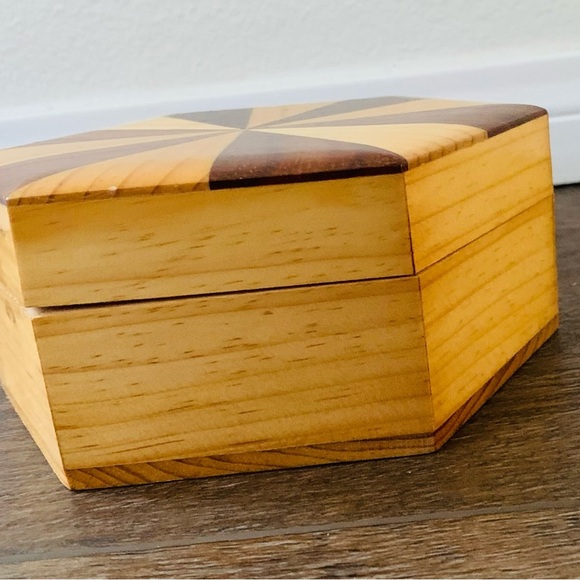 Wooden two toned trinket box - Picture 6 of 7